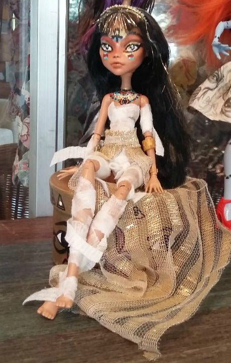 OOAK Alice In Wonderland doll repaint Fantasy Custom Doll – Leslie